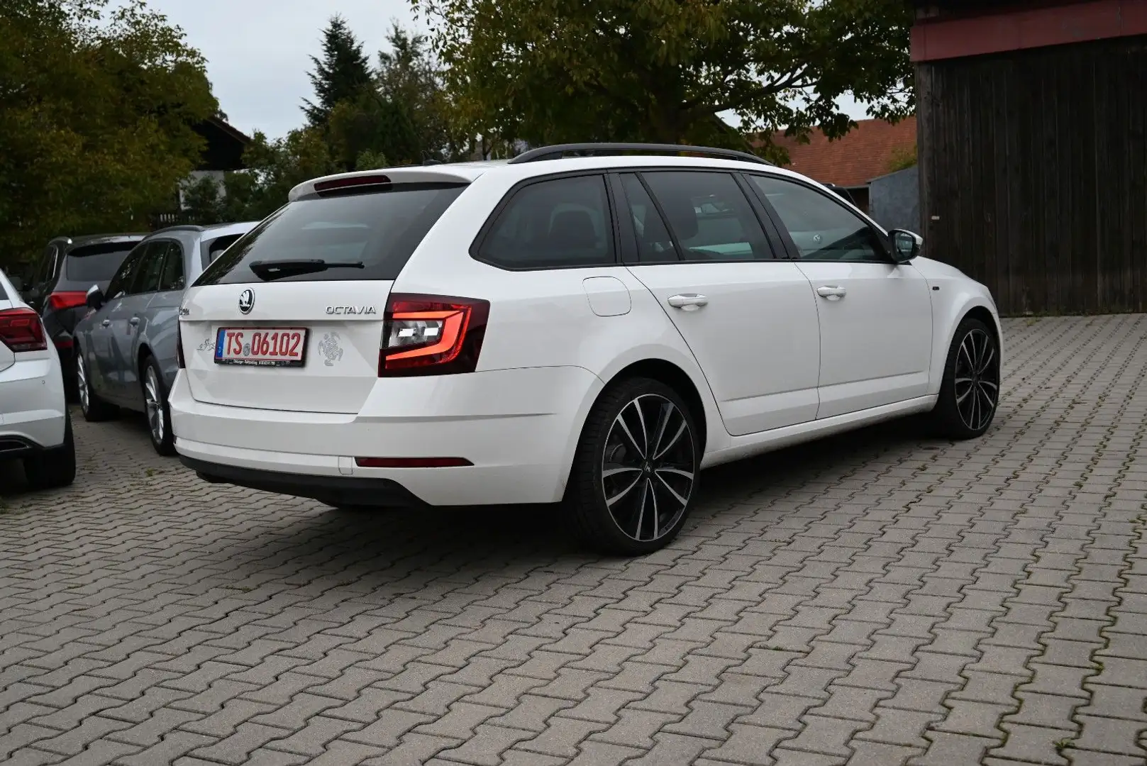 Skoda Octavia Combi Soleil/ Full LED/ 19 Zoll Alu Weiß - 2
