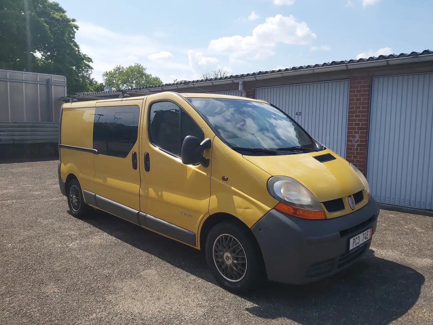 Renault Trafic 1.9 dCi L2H2 Gelb - 1