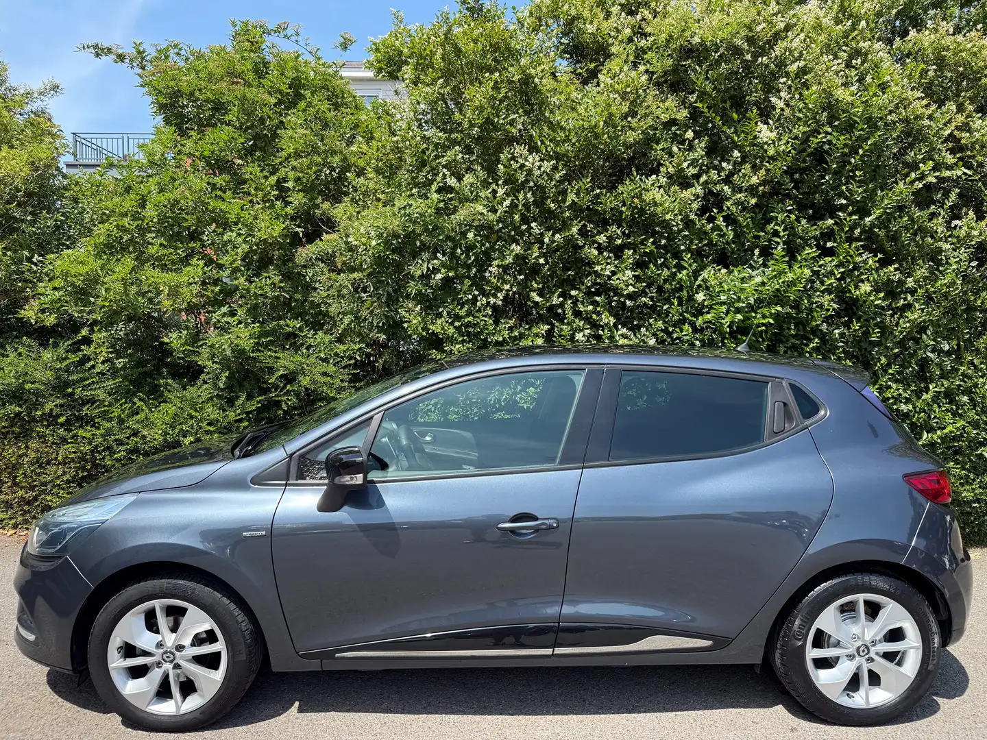 Renault Clio 0.9+NAVI+AIRCO+JANTES+EURO 6B Gris - 2