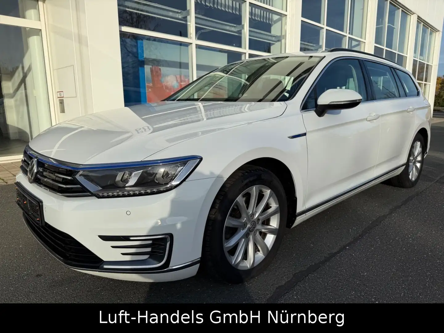 Volkswagen Passat Variant GTE Webasto 1.Hand Top Zustand Weiß - 1