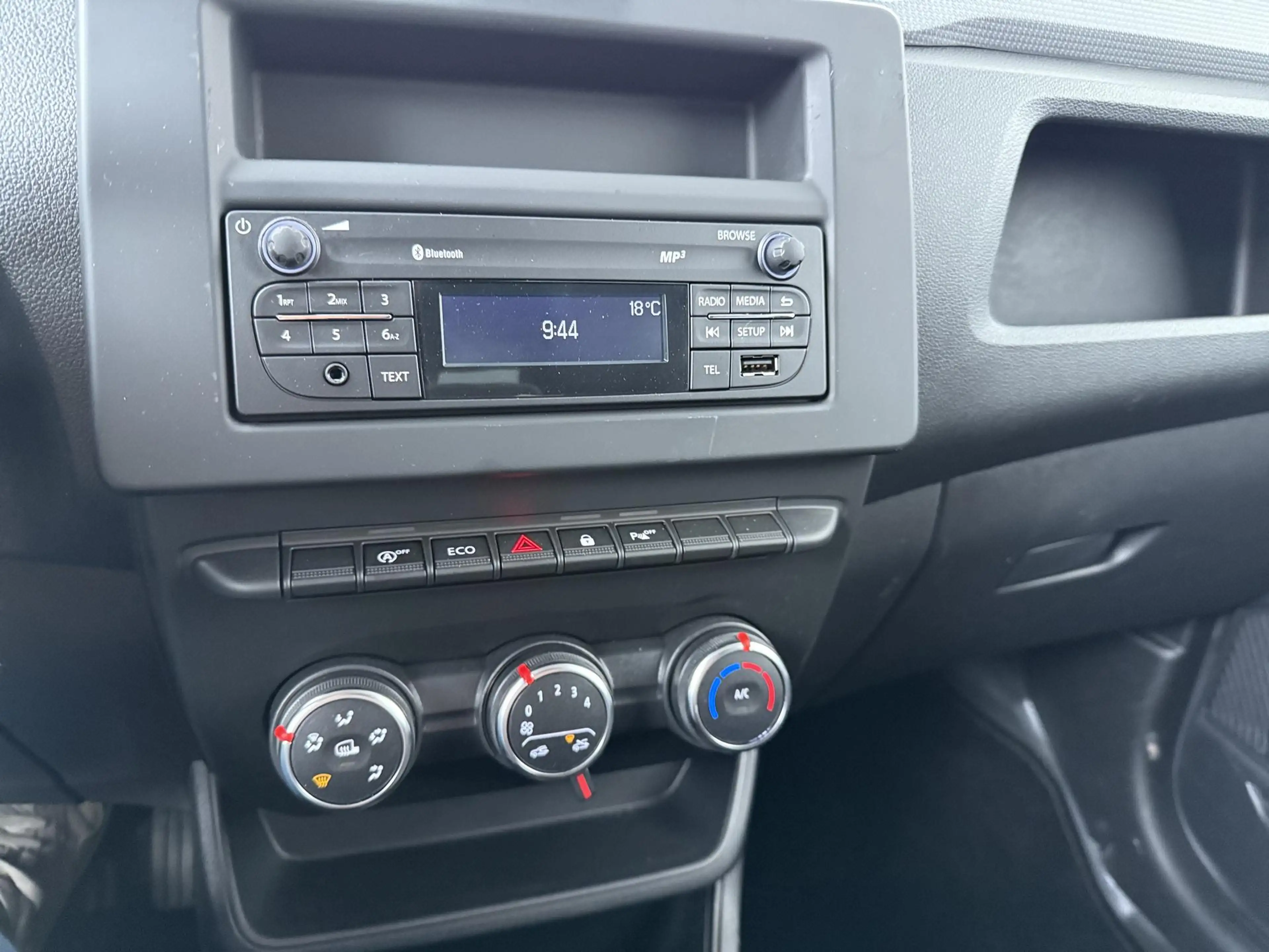 Renault Express dCi 75 Comfort — photo 11