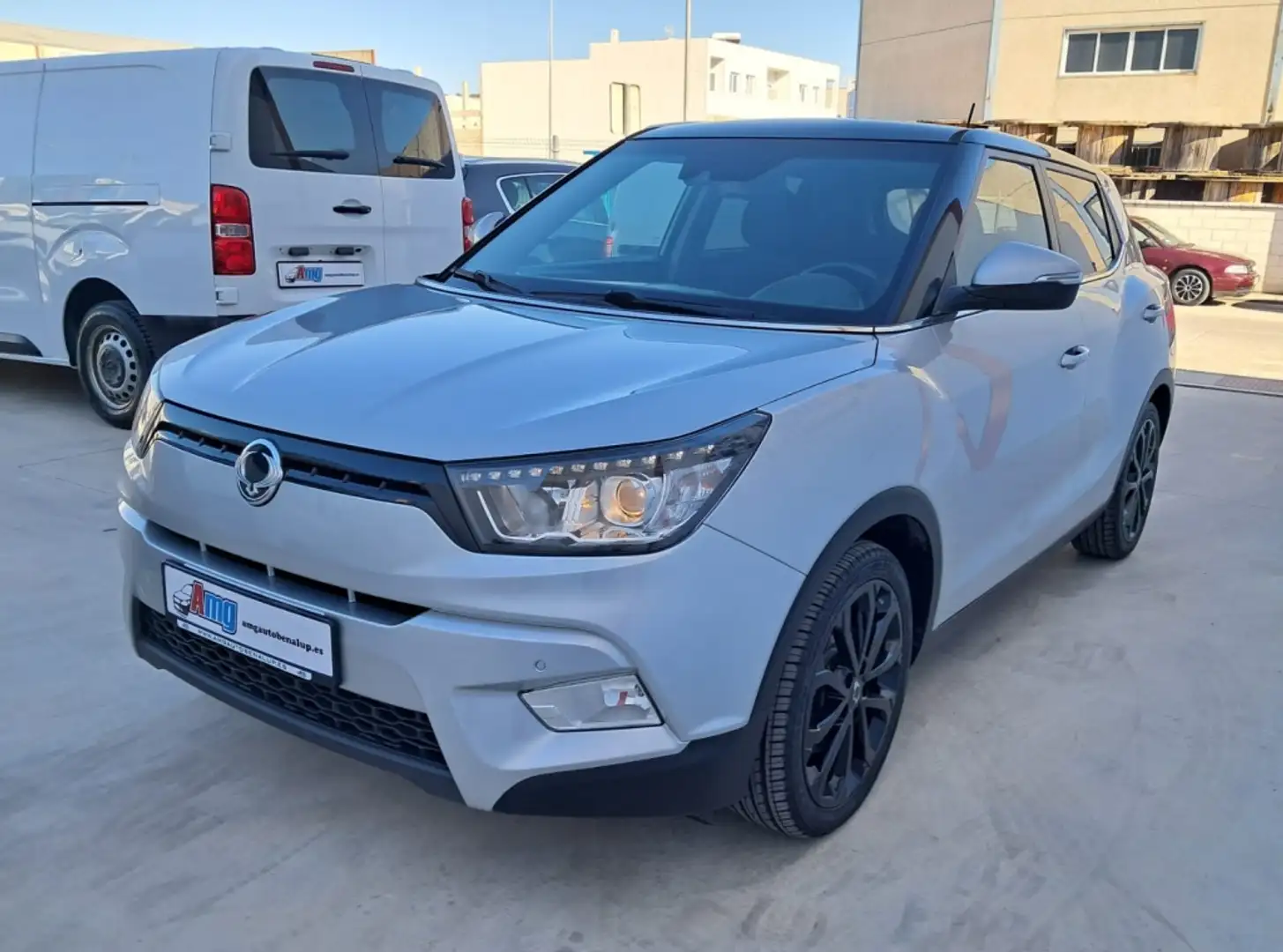 SsangYong Tivoli G16 Limited 4x2 Gris - 2