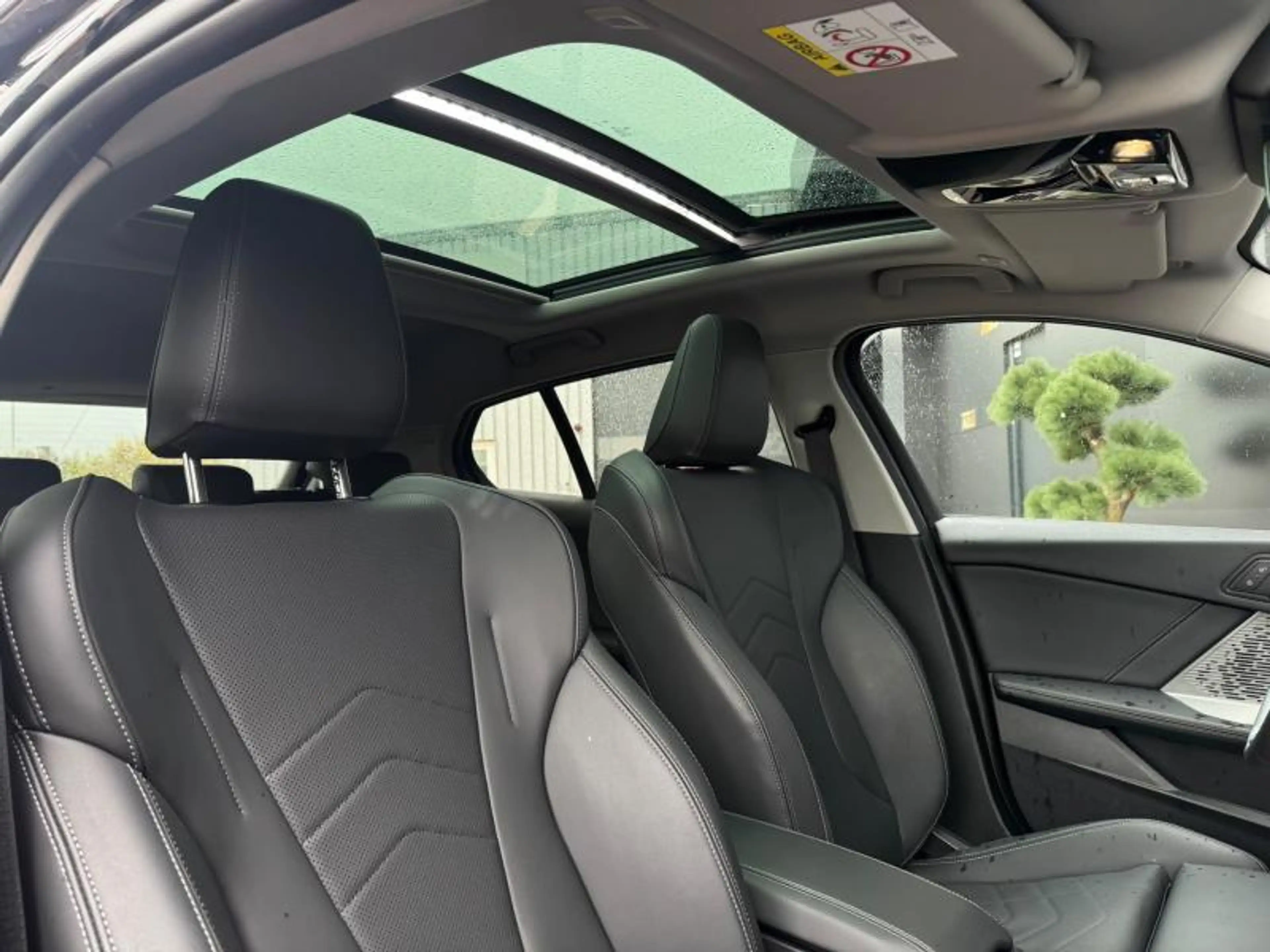 BMW 120 i 1.5 170ch Pack M/Toit ouvrant/Camera — photo 8