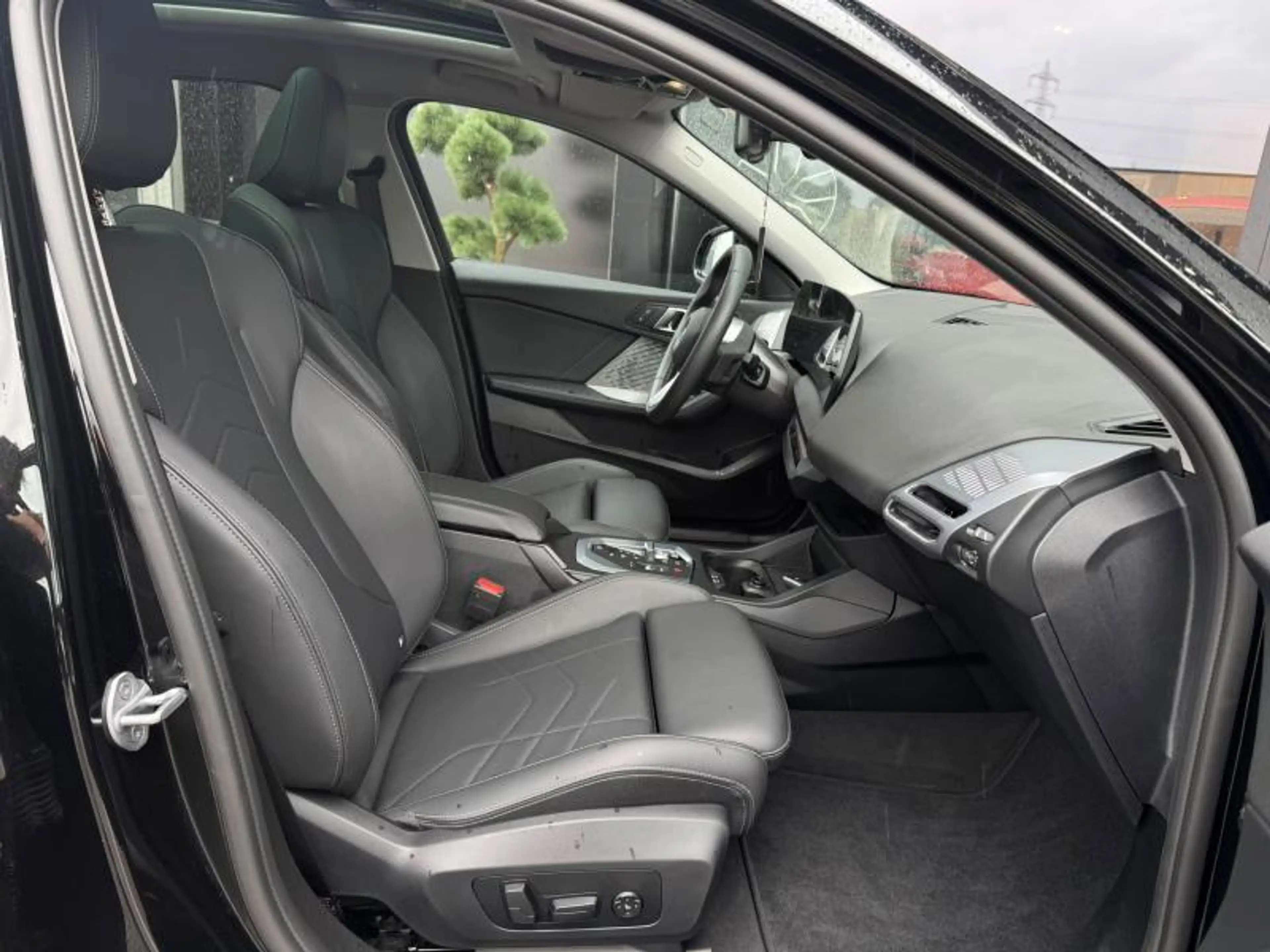 BMW 120 i 1.5 170ch Pack M/Toit ouvrant/Camera — photo 14