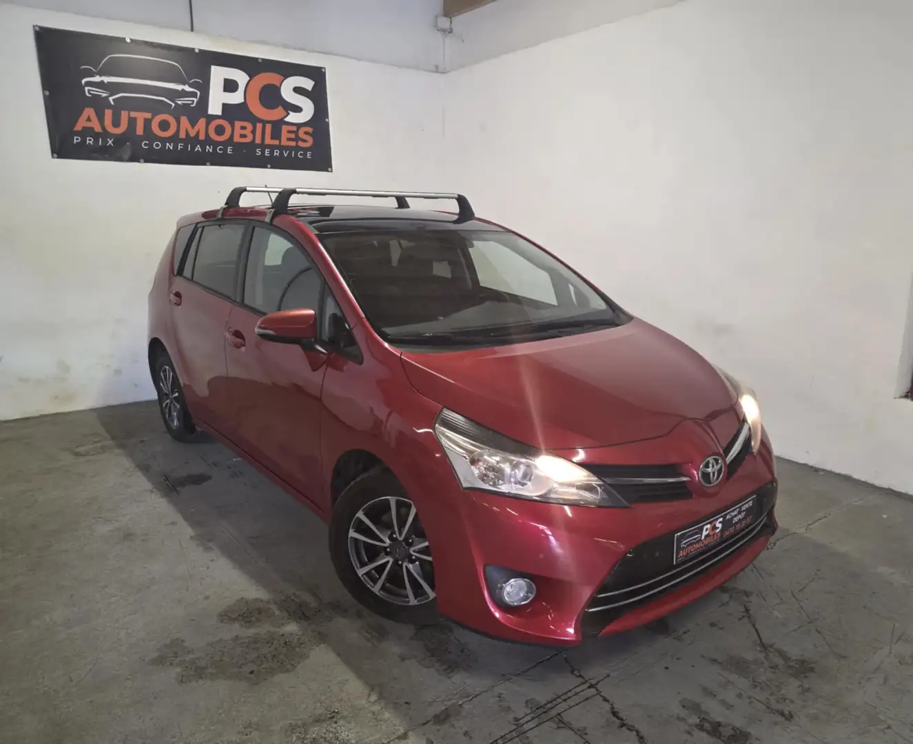 Toyota Verso 2.0 D-4D Skyview 5pl.*CAMERA*TOIT PANO*GPS*CARNET Rood - 1