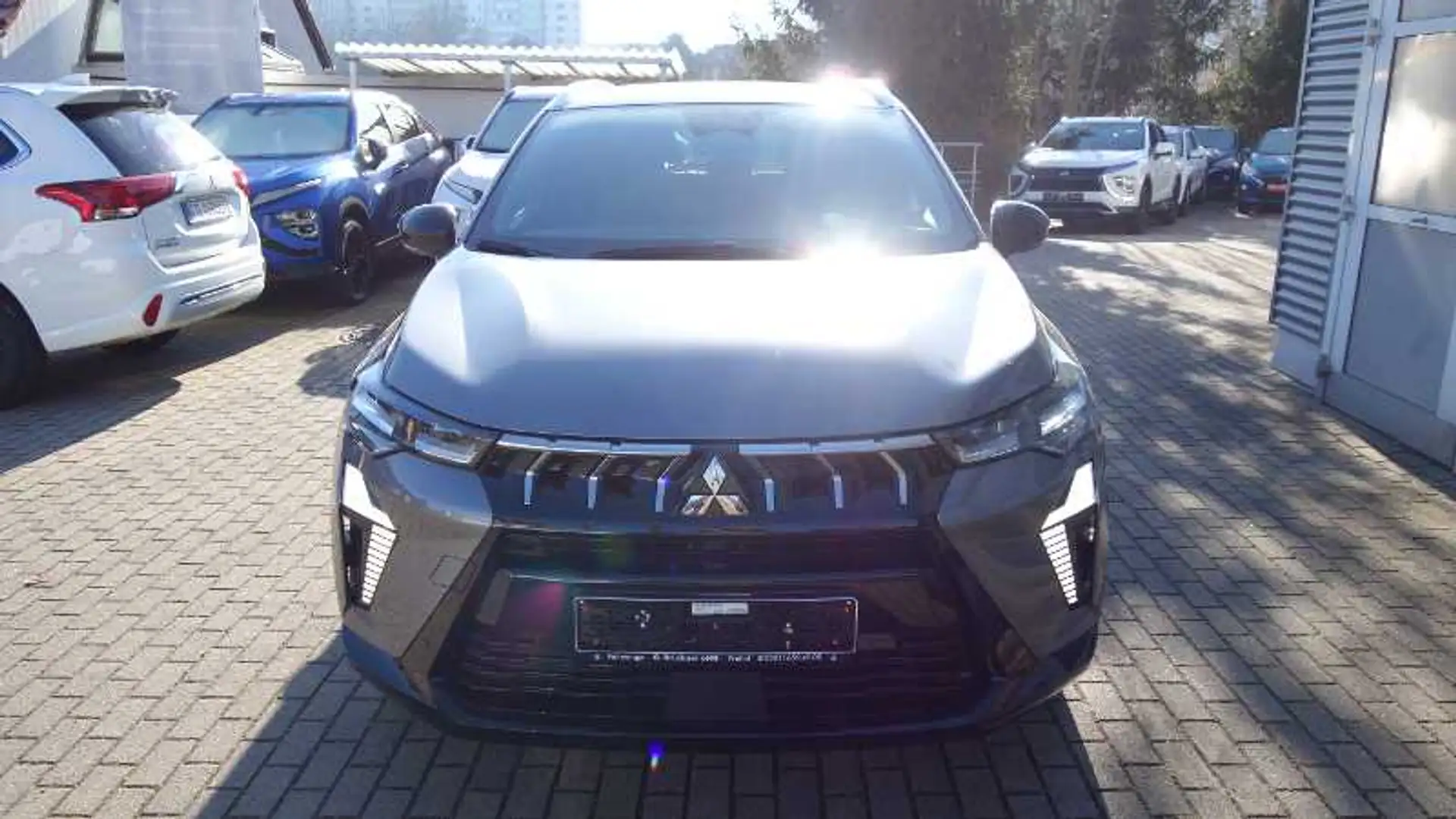 Mitsubishi ASX PLUS 1.3 T-Benziner 6-Gang Grau - 2
