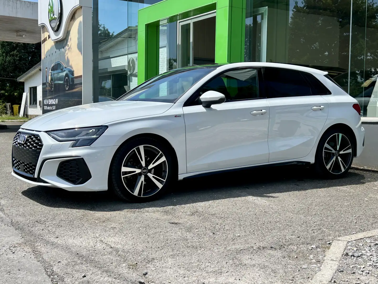 Audi A3 S-Line Sportback 35TDi S-tronic•Toit Ouvrant• Blanc - 2