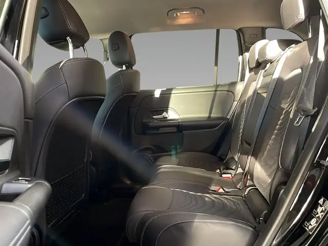 Mercedes-Benz GLB view 10