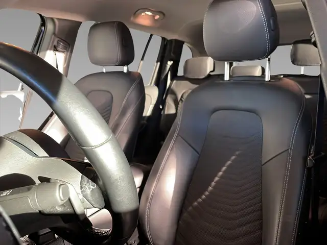 Mercedes-Benz GLB view 9