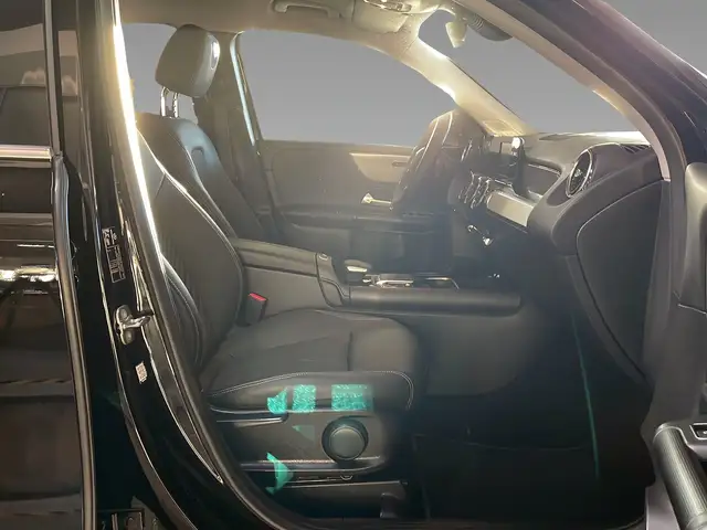 Mercedes-Benz GLB view 12