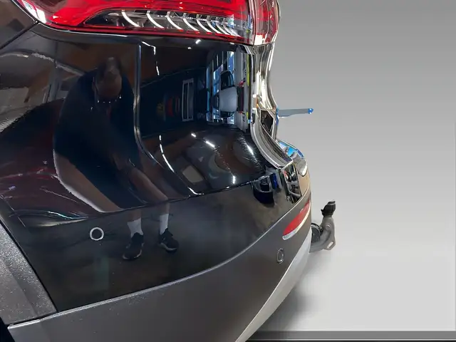 Mercedes-Benz GLB view 14
