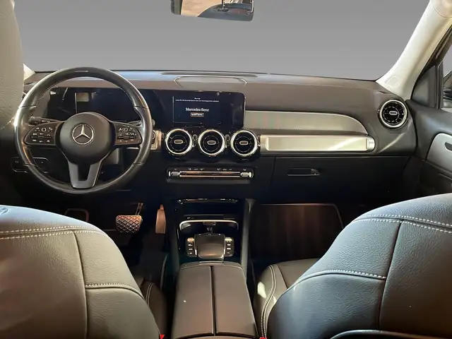 Mercedes-Benz GLB view 11