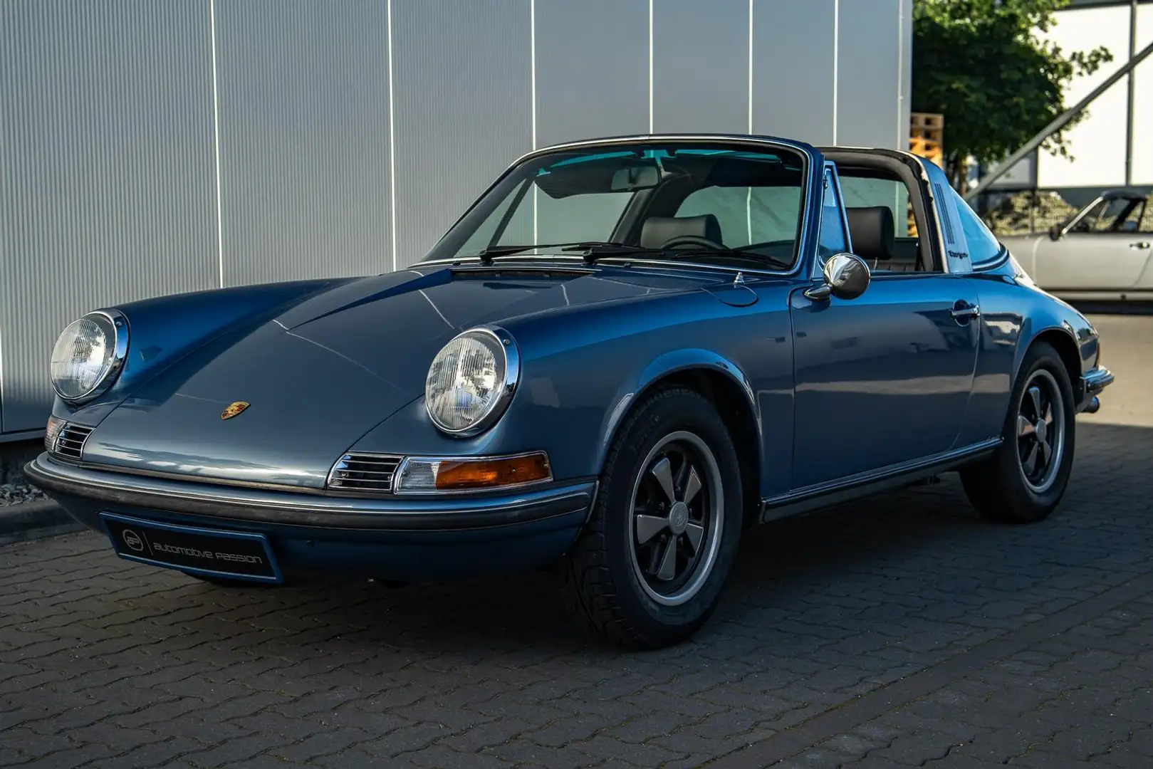 Porsche 911 T Targa 2.4 *frame off restoration*Note 1! Blau - 1