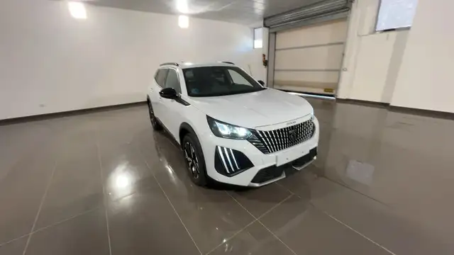Peugeot 2008 view 3