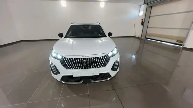 Peugeot 2008 view 2