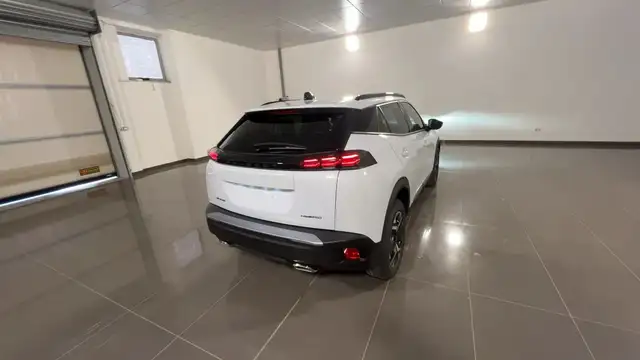 Peugeot 2008 view 4
