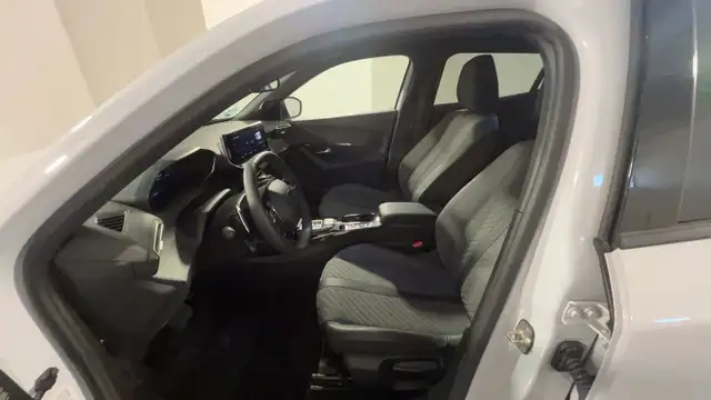 Peugeot 2008 view 8