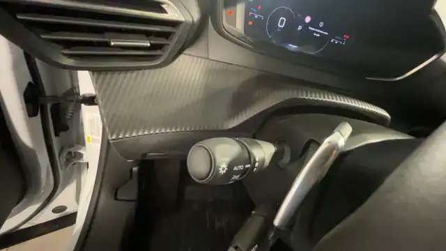 Peugeot 2008 view 13