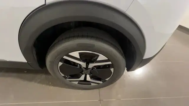 Peugeot 2008 view 7