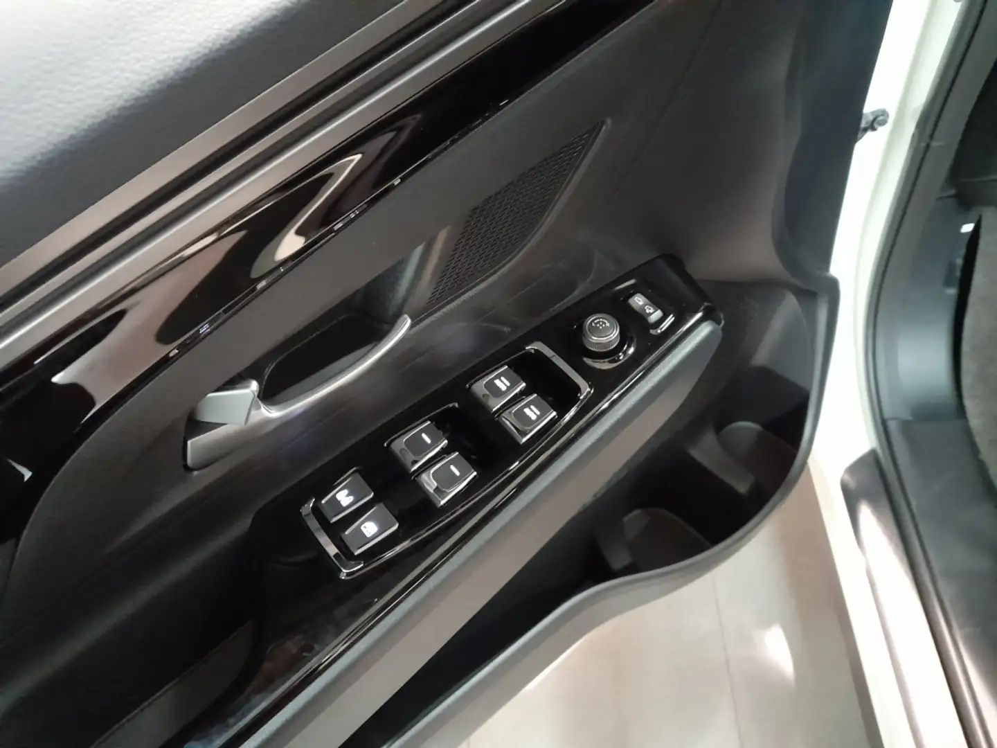 SsangYong Korando G15 Urban Plus 4x2 L.P. Weiß - 2