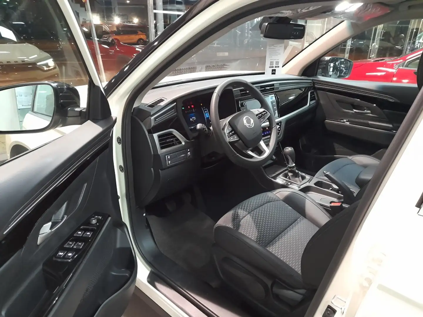 SsangYong Korando G15 Urban Plus 4x2 L.P. Weiß - 1