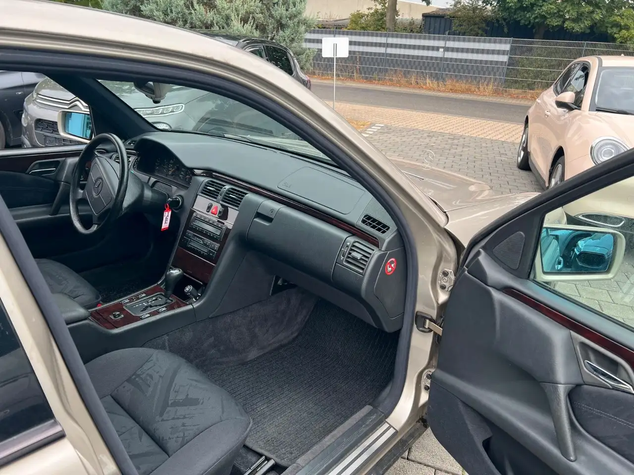 Mercedes-Benz E 230 ELEGANCE AUTOMATIK ORIGINAL ZUSTAND, foto 12