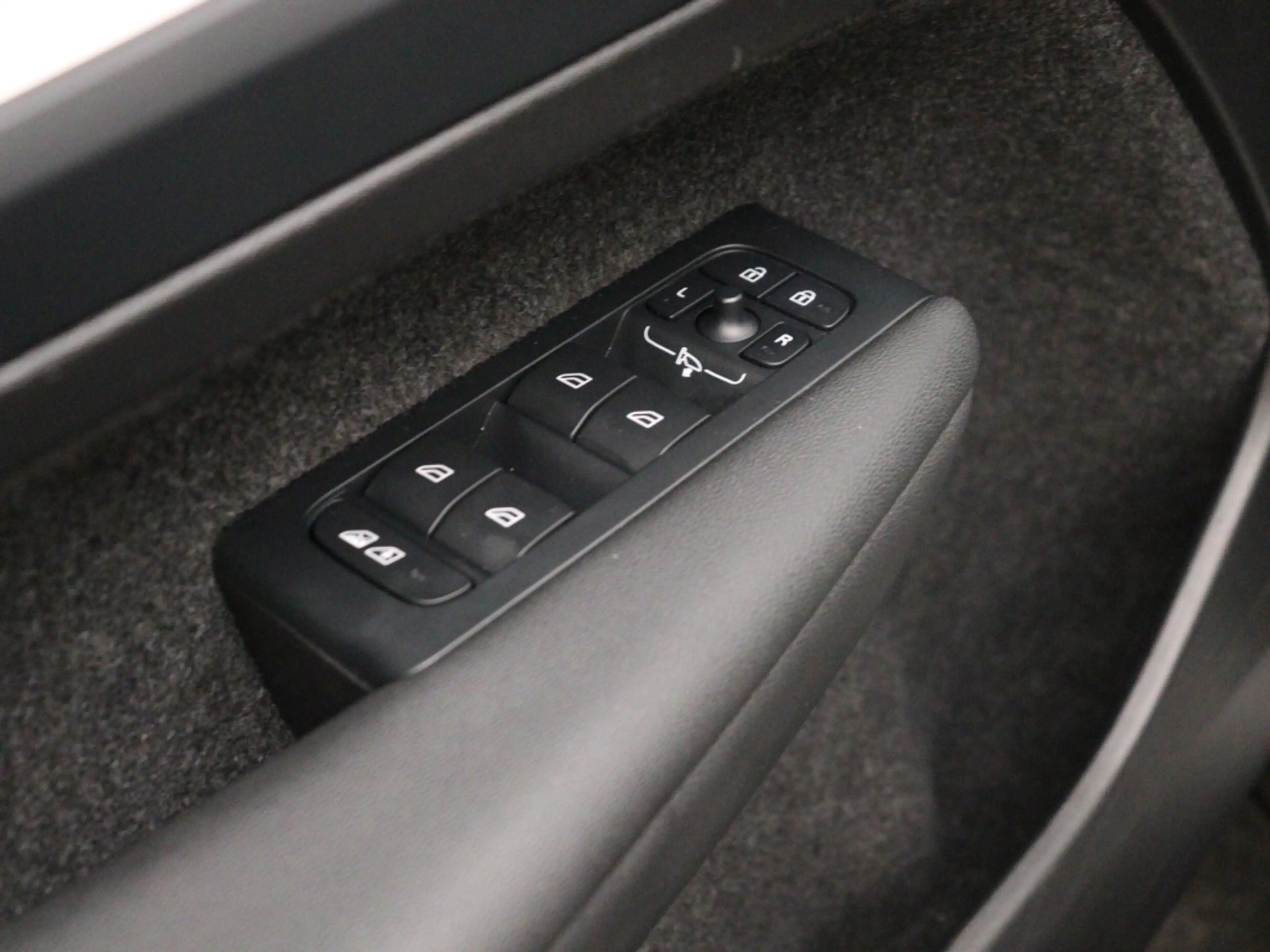 Volvo XC40 B4 AUT(7) PLUS DARK 19INCH SCHUIFDAK HARMAN KARDON — photo 11