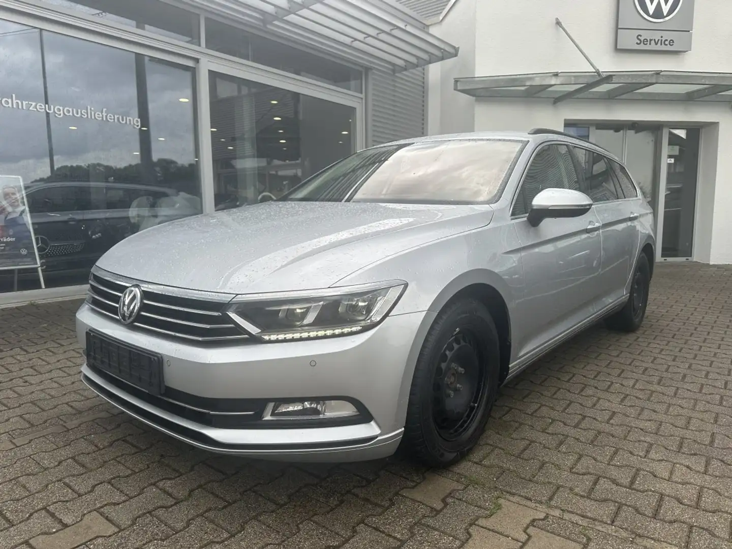 Volkswagen Passat Variant 2.0 TDI DSG COMFORTLINE*LED*STANDH.*NAVI Plateado - 2