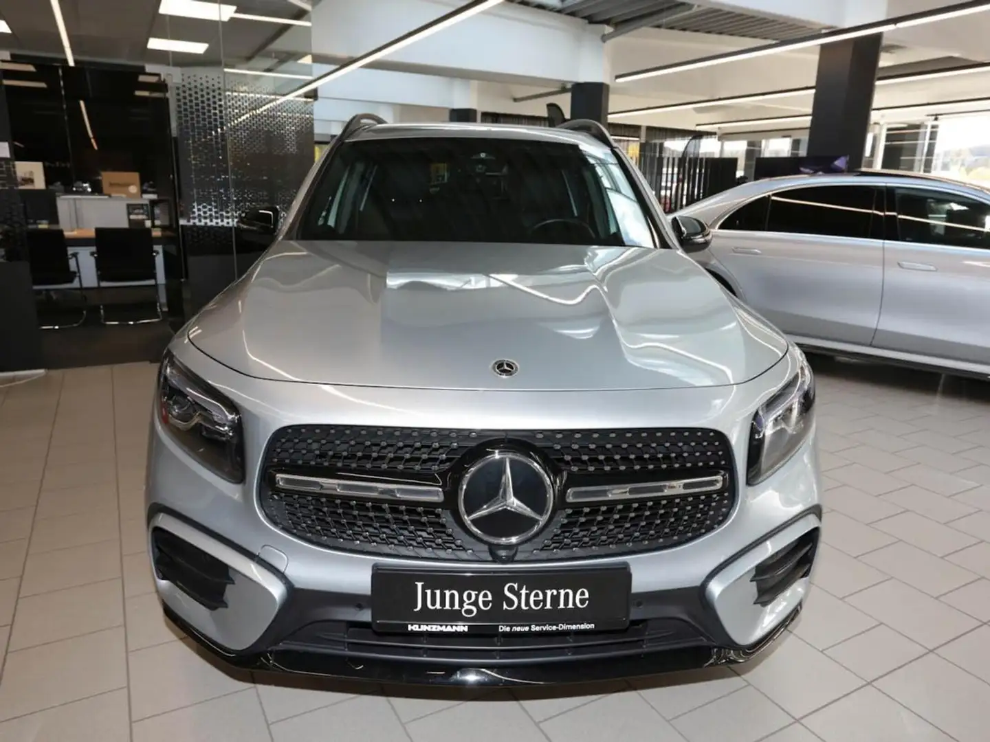 Mercedes-Benz GLB 200 d AMG Night MBUX Navi AHK Kamera Easy-P Silber - 2
