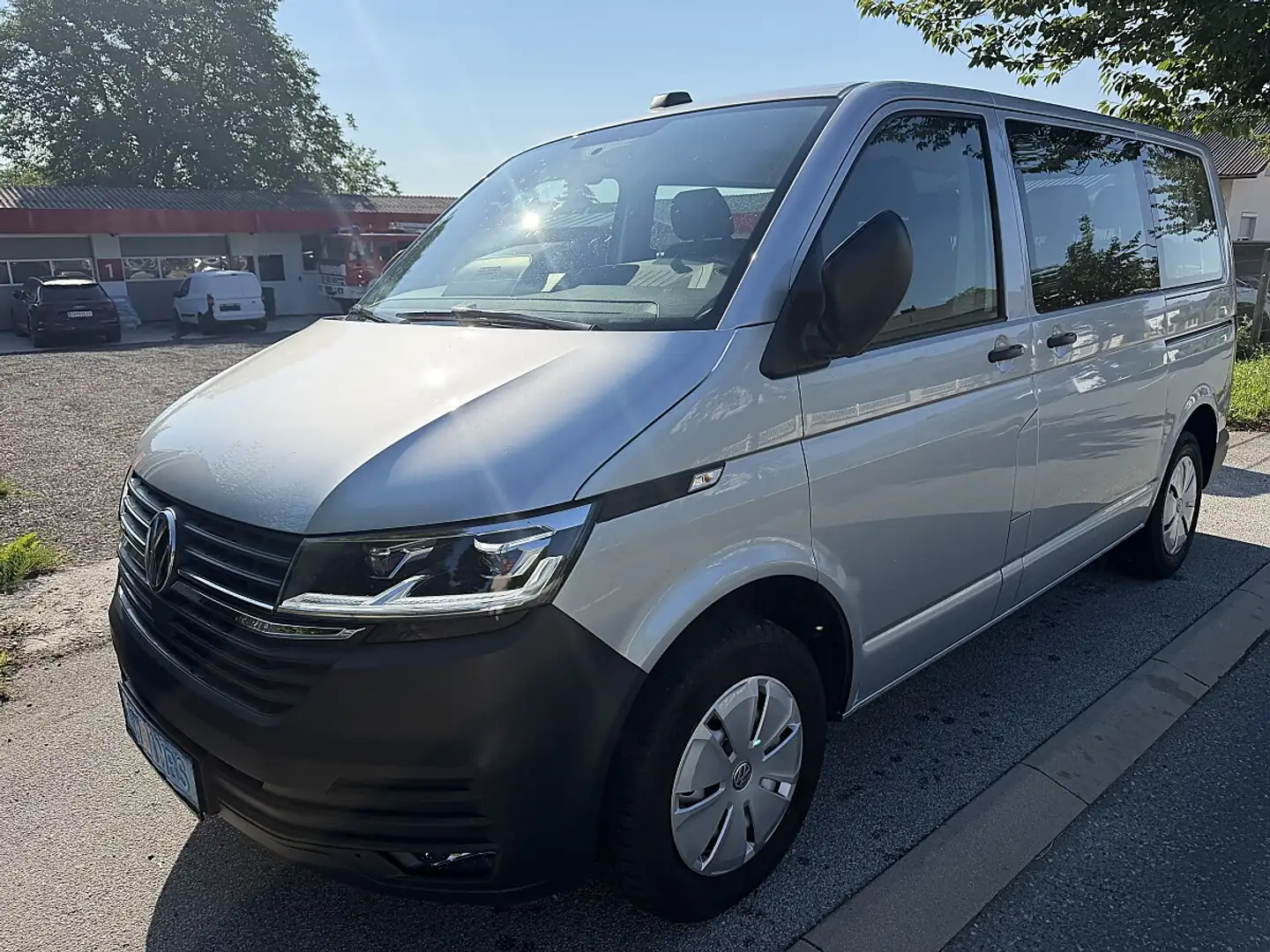 Volkswagen T6.1 Kombi KR 2,0 TDI 4Motion DSG **LED/8 Sitzer/Standheiz... Silber - 1
