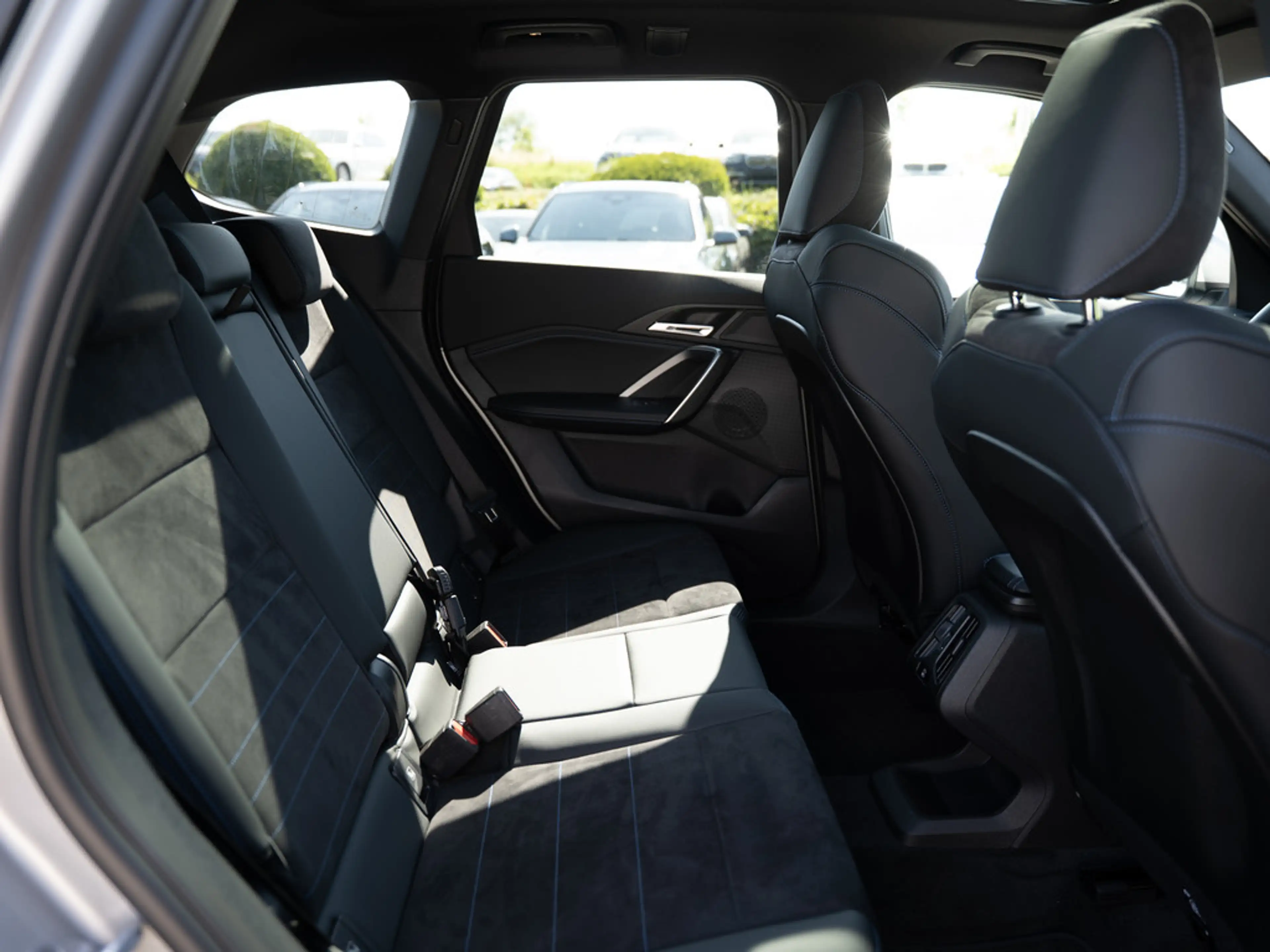 BMW X1 sDrive 18i M-Sport AHK LED NAVI KAMERA SHZ — photo 10