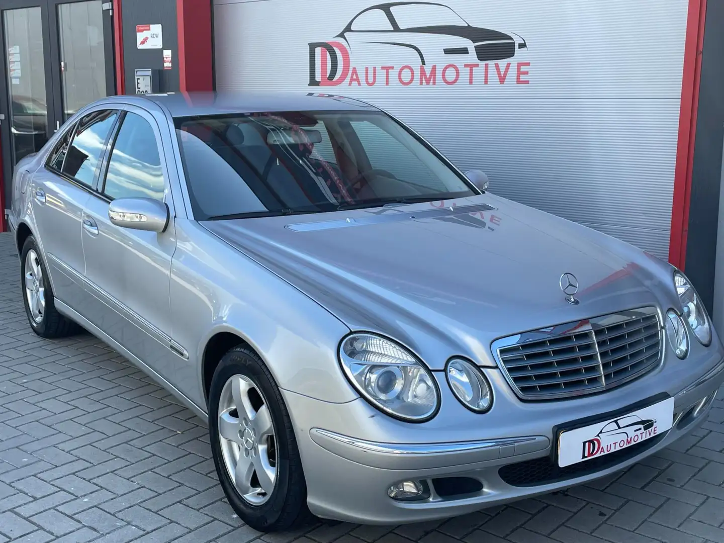 Mercedes-Benz E 280 CDI Avantgarde AUT/NAVI/CRUISE/PDC/AIRCO/STOELVERW Grijs - 2