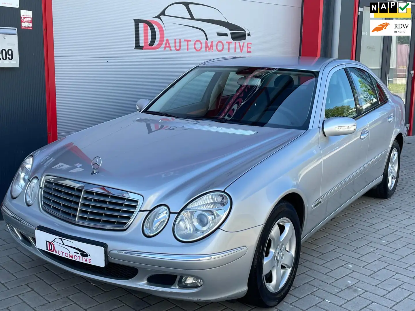 Mercedes-Benz E 280 CDI Avantgarde AUT/NAVI/CRUISE/PDC/AIRCO/STOELVERW Grijs - 1