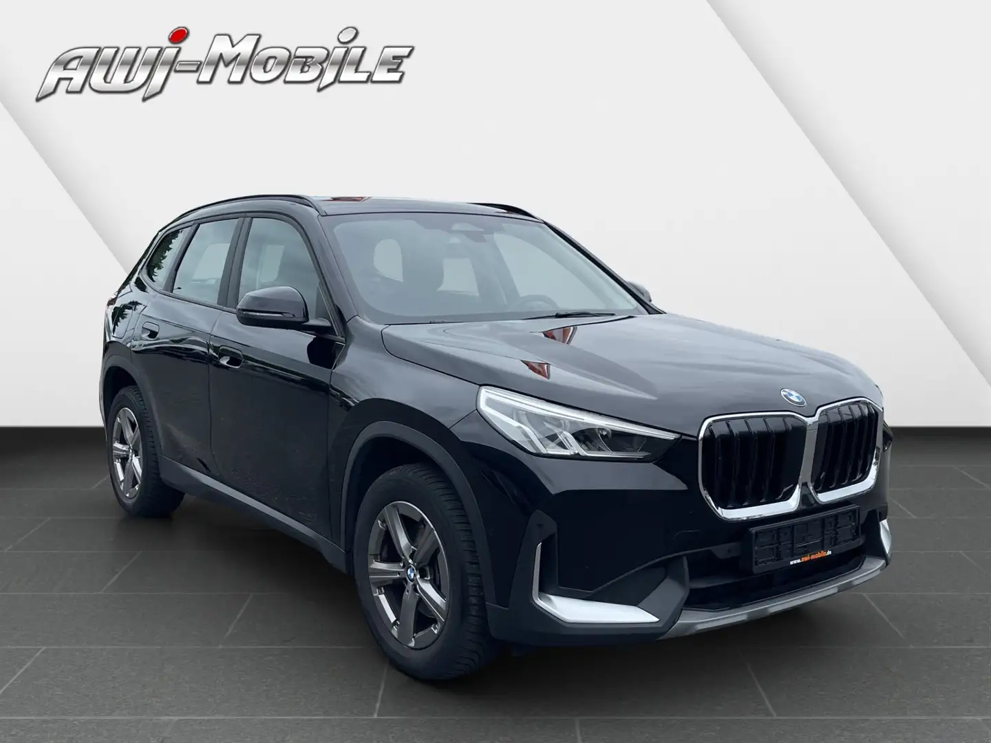 BMW X1 18 i sDrive Schwarz - 2