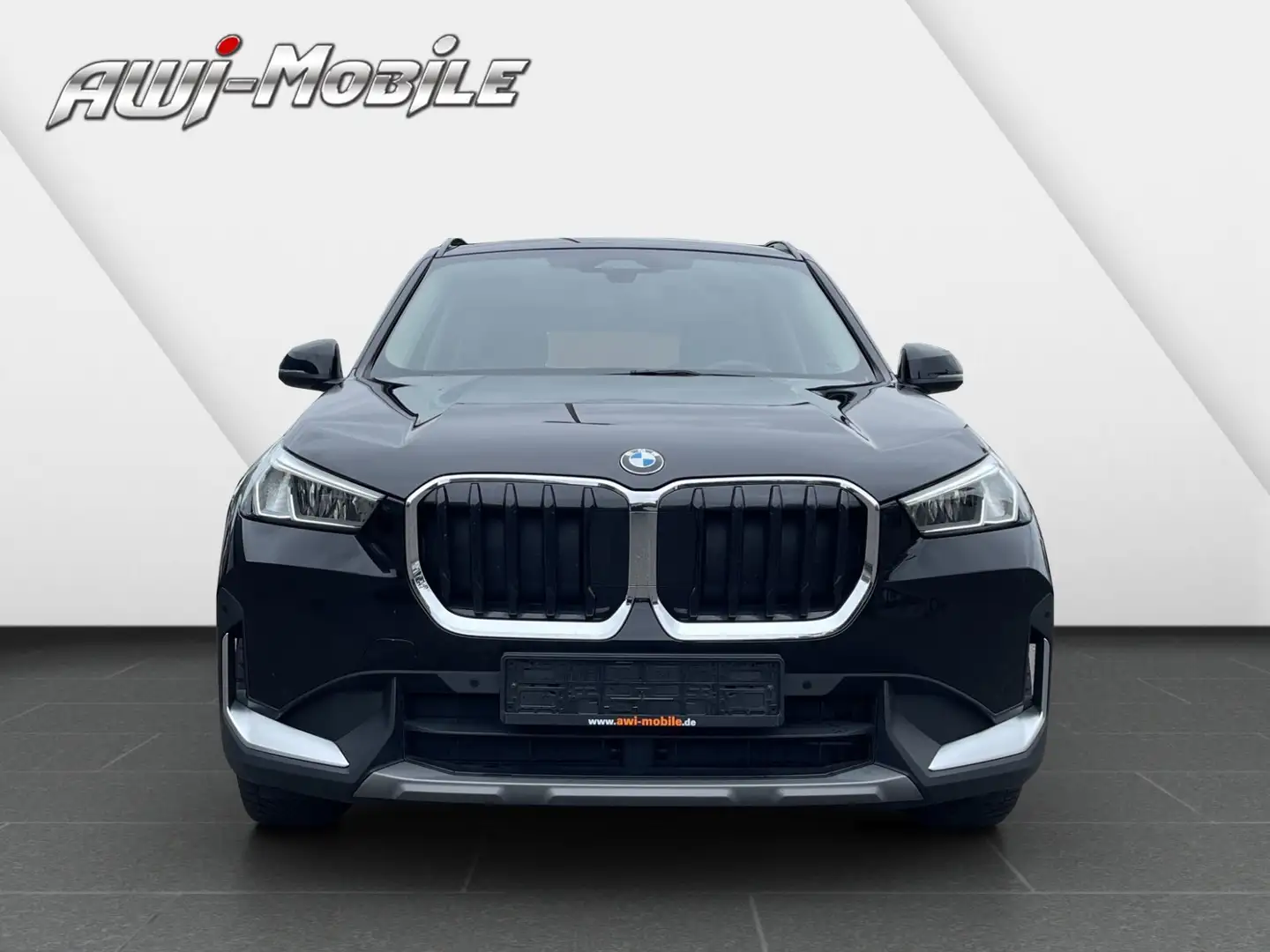 BMW X1 18 i sDrive Schwarz - 1