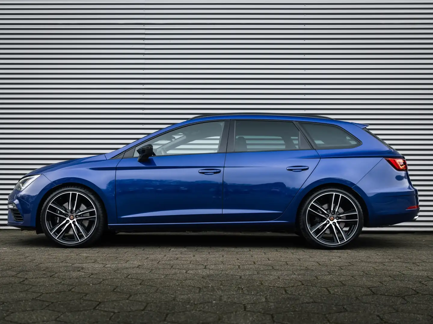 SEAT Leon ST 2.0 TSI CUPRA 300 4DRIVE PANO BEATS CAMERA DCC Bleu - 2