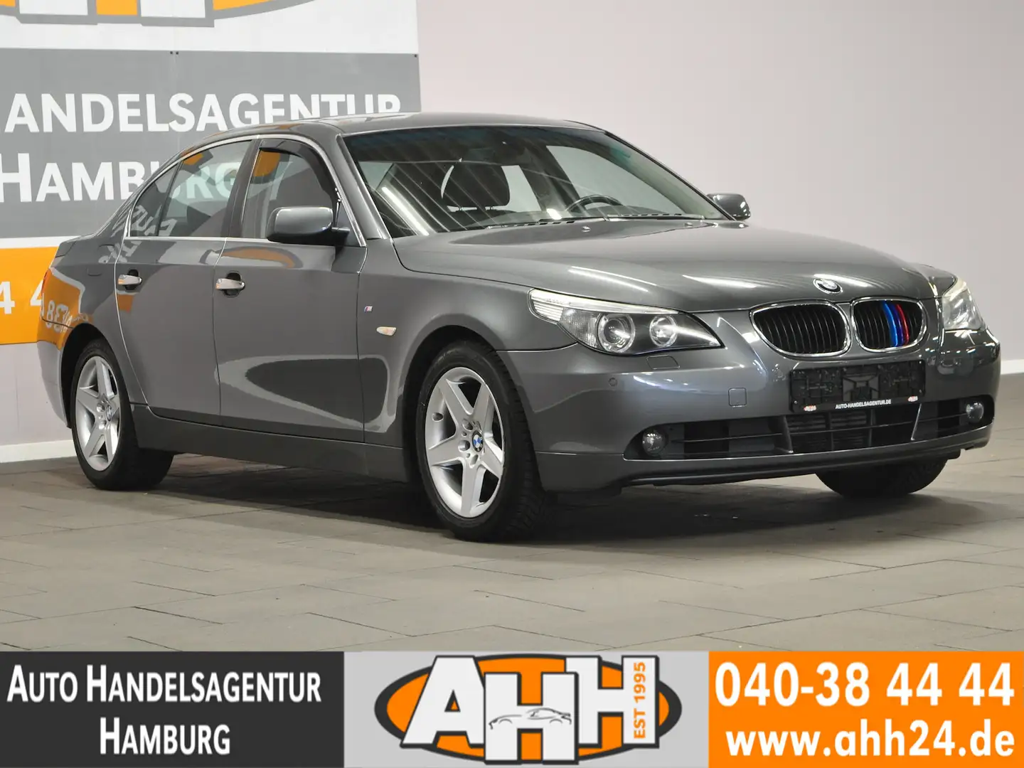 BMW 525 525i XENON|NAVI|AHK|STANDHZ|TEMP|SITZHZG. Grau - 2