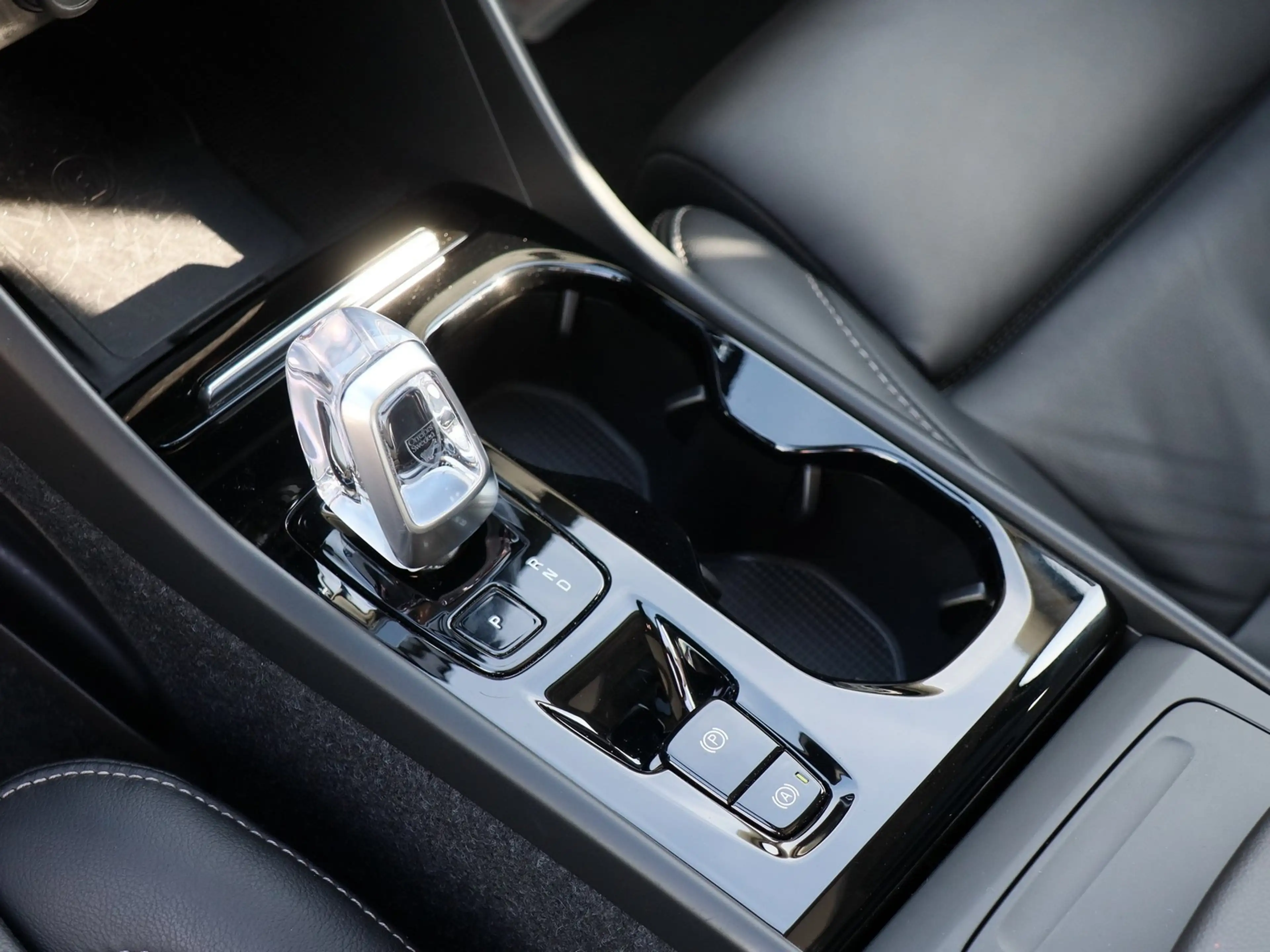 Volvo XC40 B4 Ultimate Bright Aut. Navi*PDC*LED — photo 9