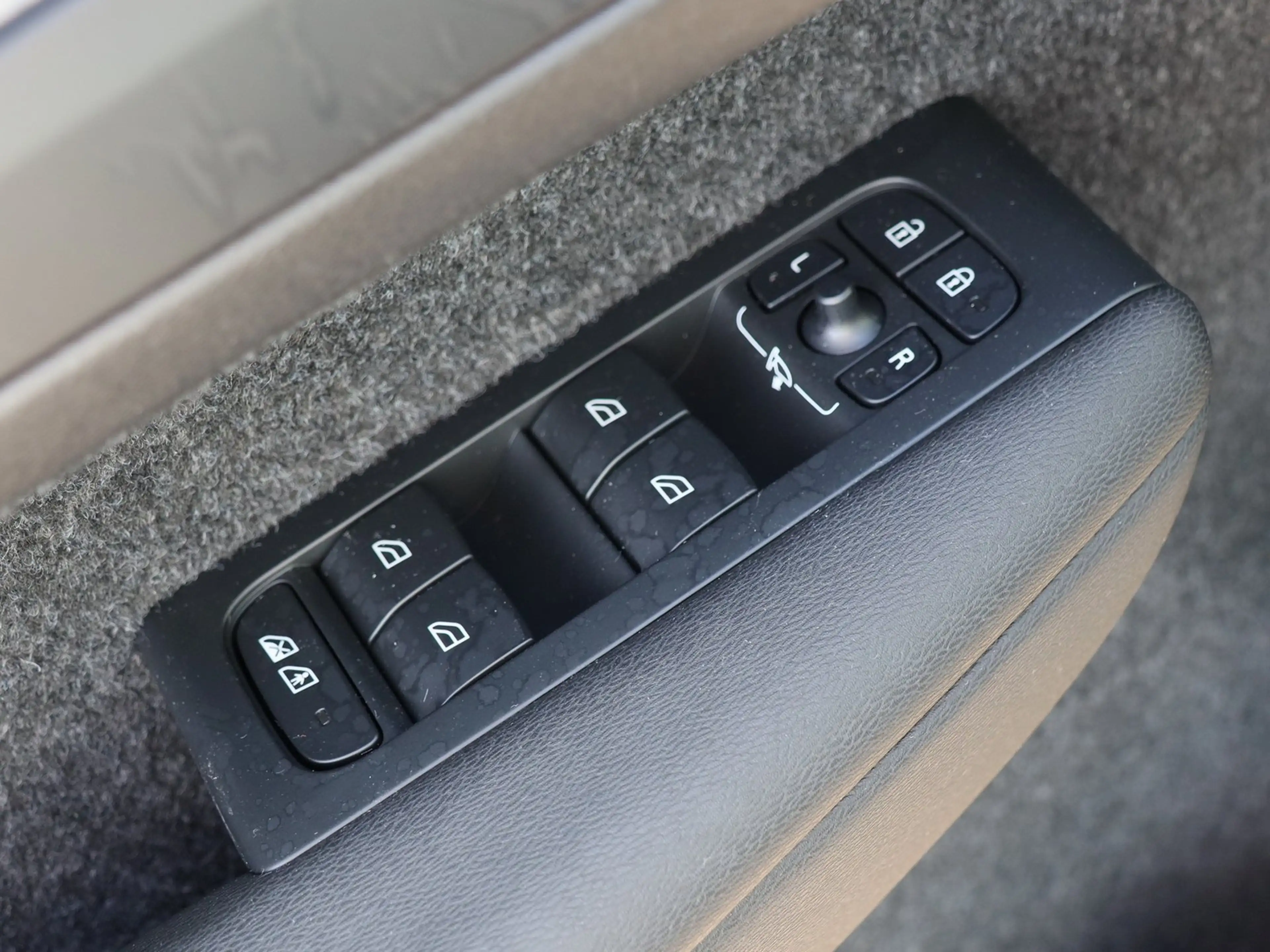 Volvo XC40 B4 Ultimate Bright Aut. Navi*PDC*LED — photo 15