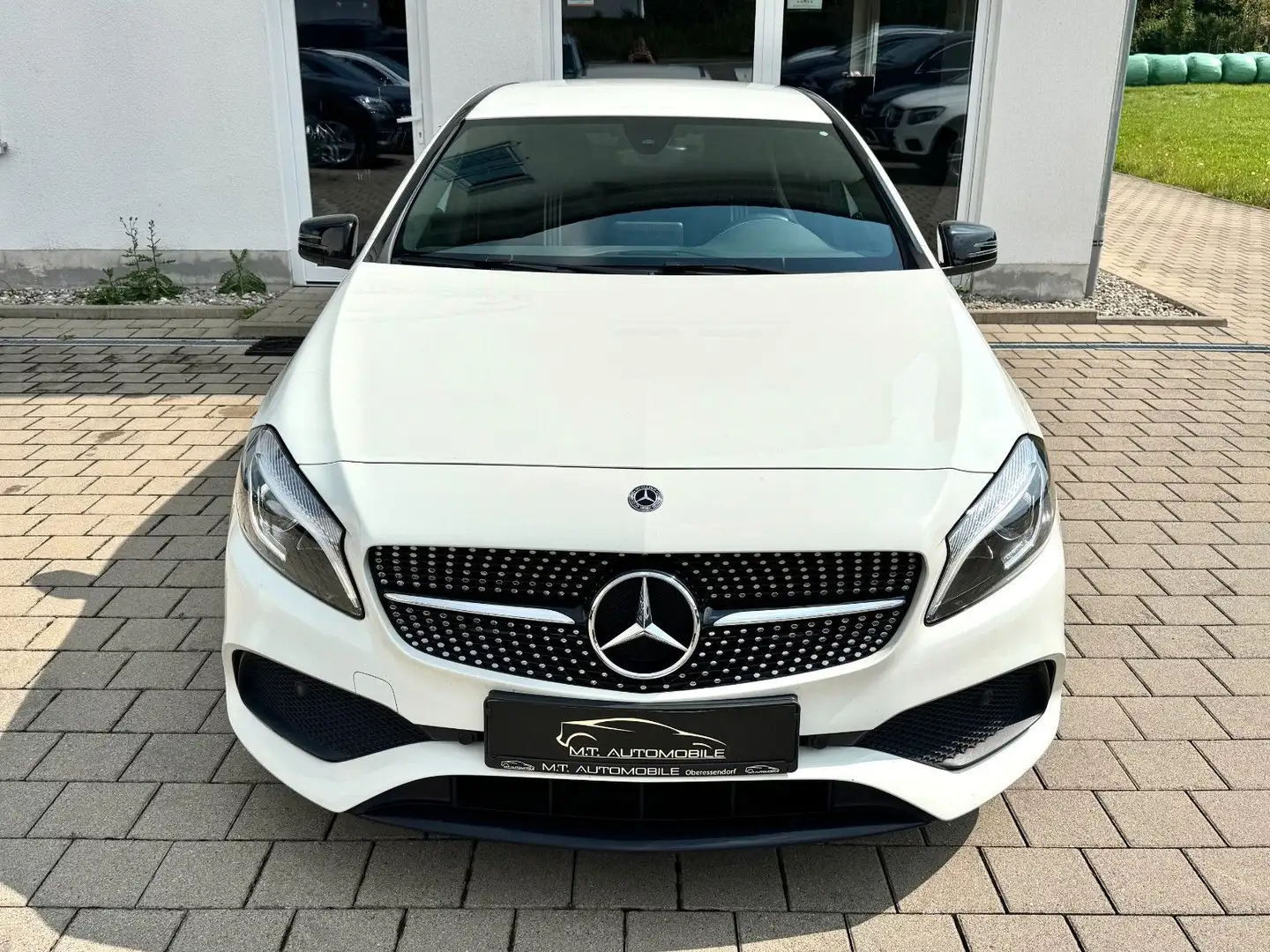 Mercedes-Benz A 180 *AMG*NIGHT-P*LED*TEMP*NAVI*KLIMA*SHZ*PDC** Blanc - 2
