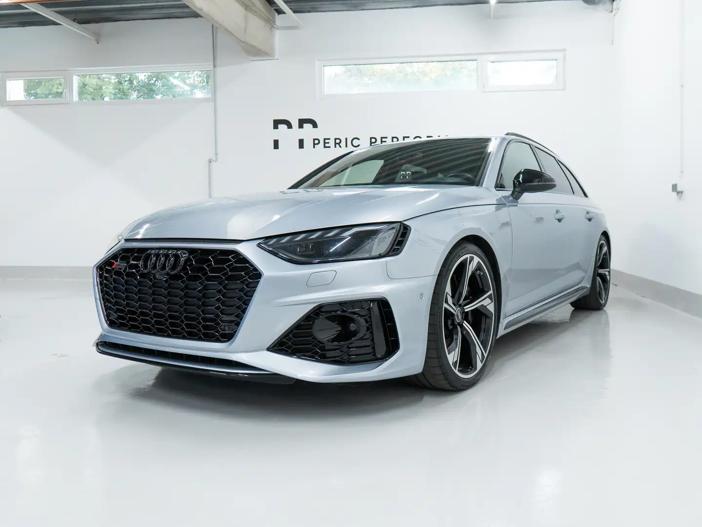 Audi RS4 2.9 TFSI quattro Audi exclusive Silber - 2