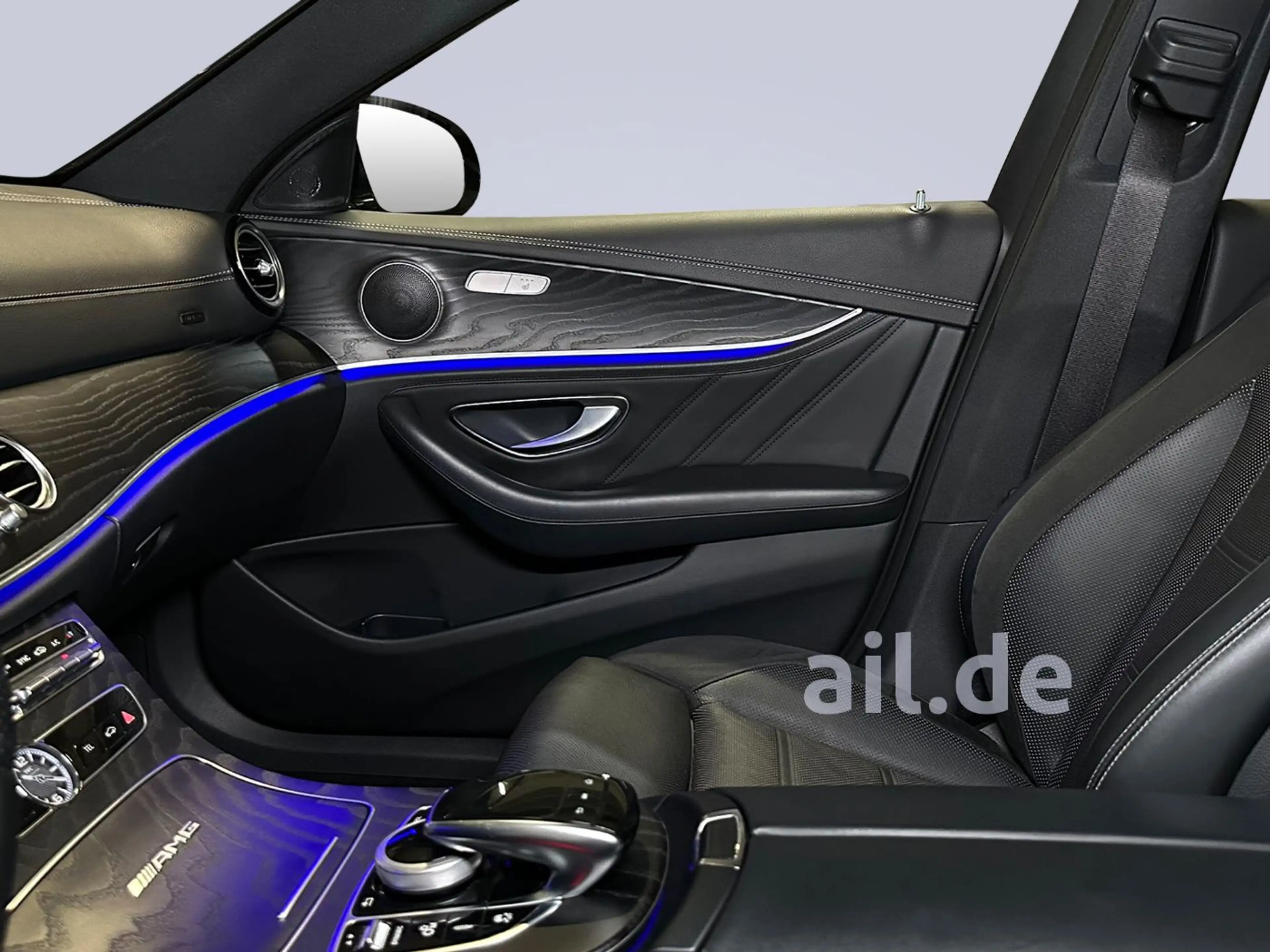Mercedes-Benz E 63 AMG 4Matic+ LED  Navi Pano 360 Kam. LM — photo 3