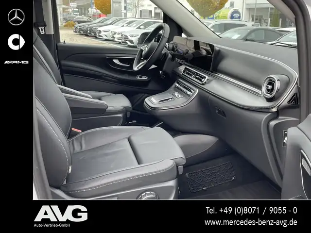 Mercedes-Benz 250 view 8