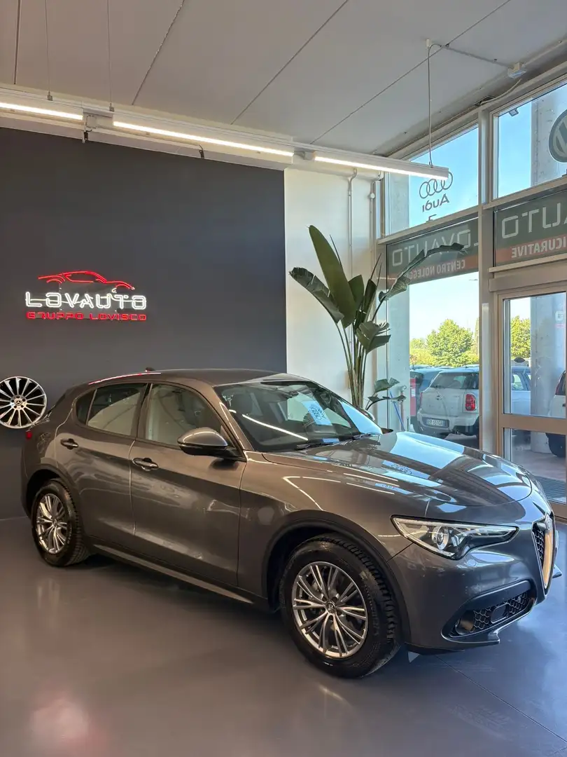 Alfa Romeo Stelvio Stelvio 2022 2.2 t Business rwd 160cv auto Gris - 1