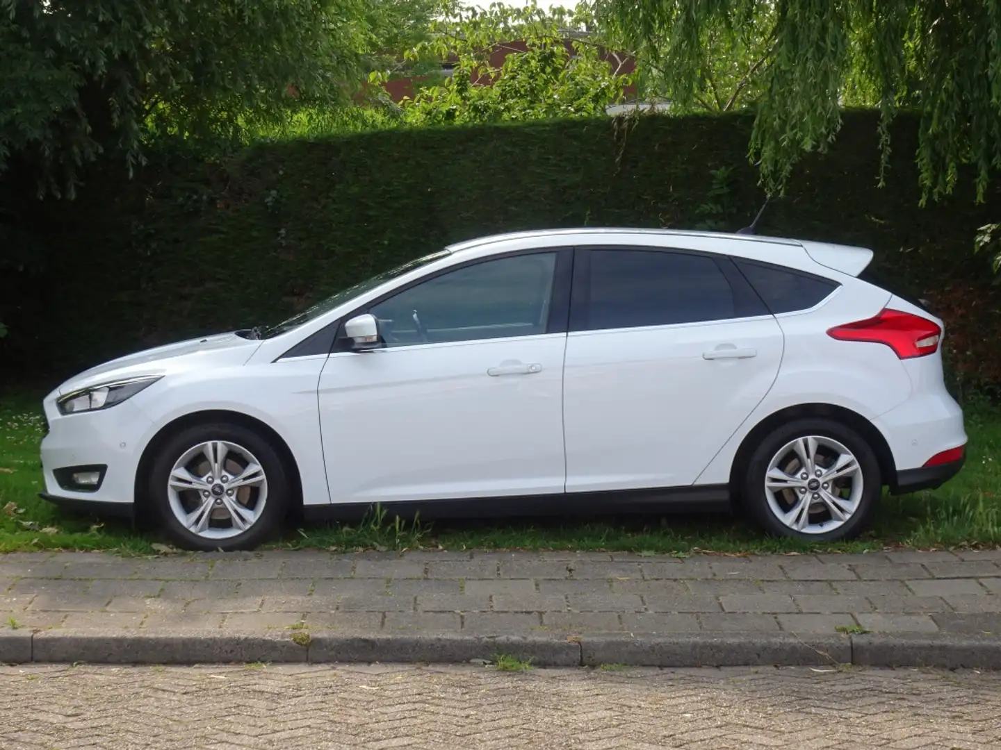 Ford Focus 1.0 Titanium Edition met Navi en WinterPack Weiß - 2