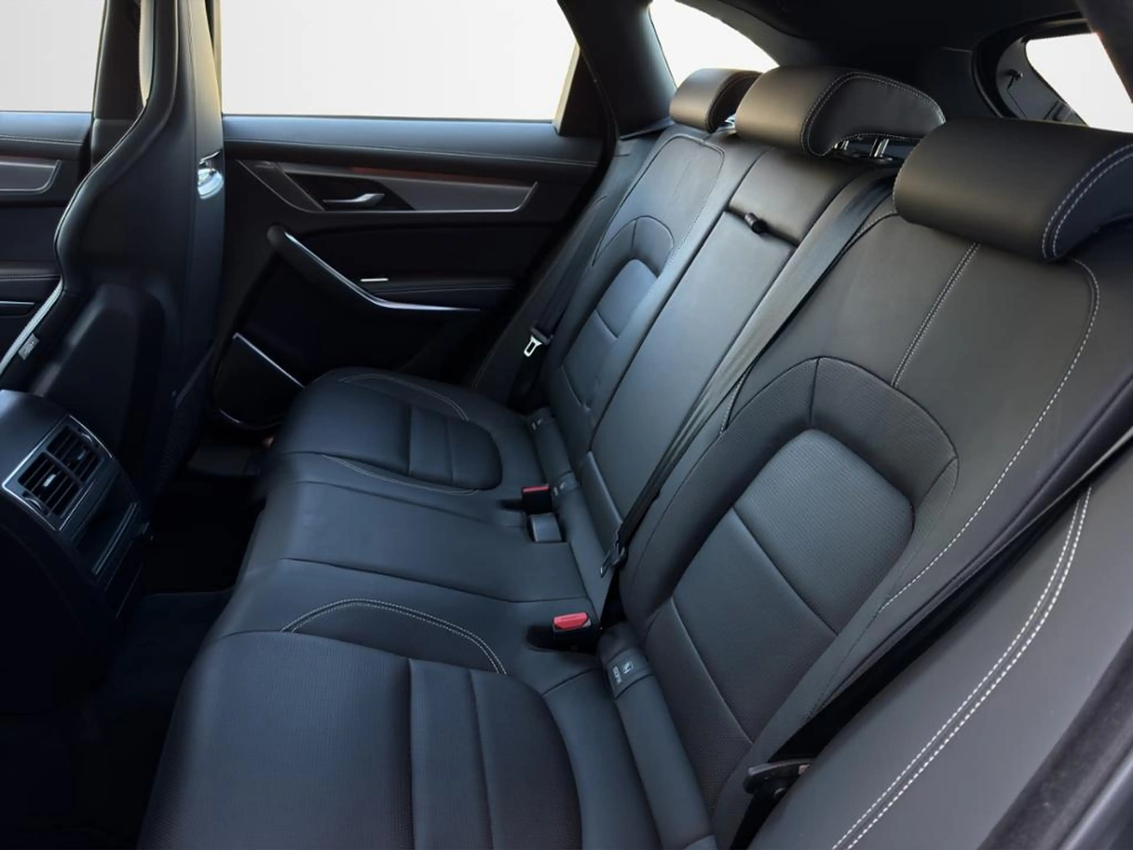Jaguar F-Pace *Verkauf im Kundenauftrag!* — photo 10