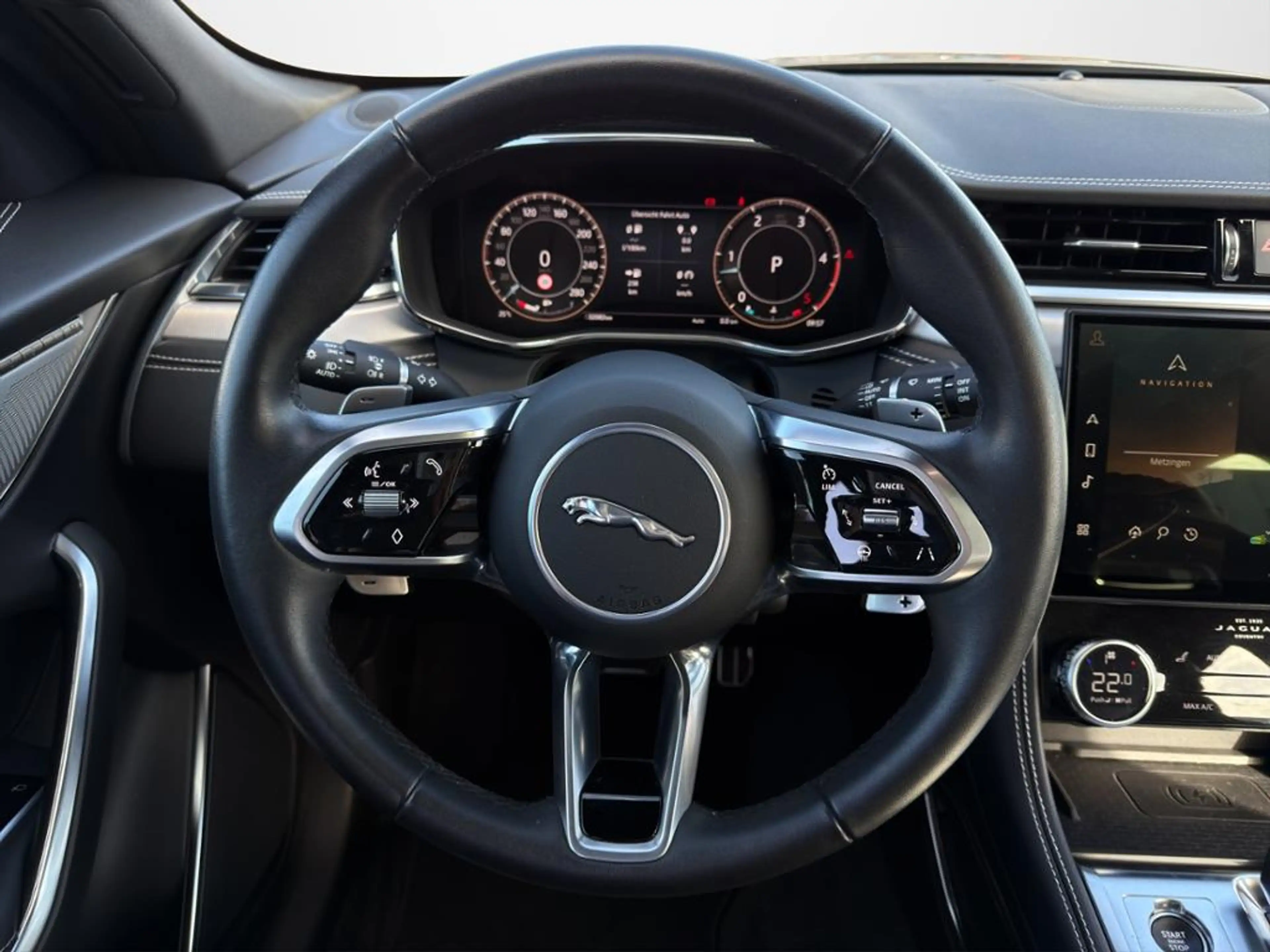Jaguar F-Pace *Verkauf im Kundenauftrag!* — photo 12