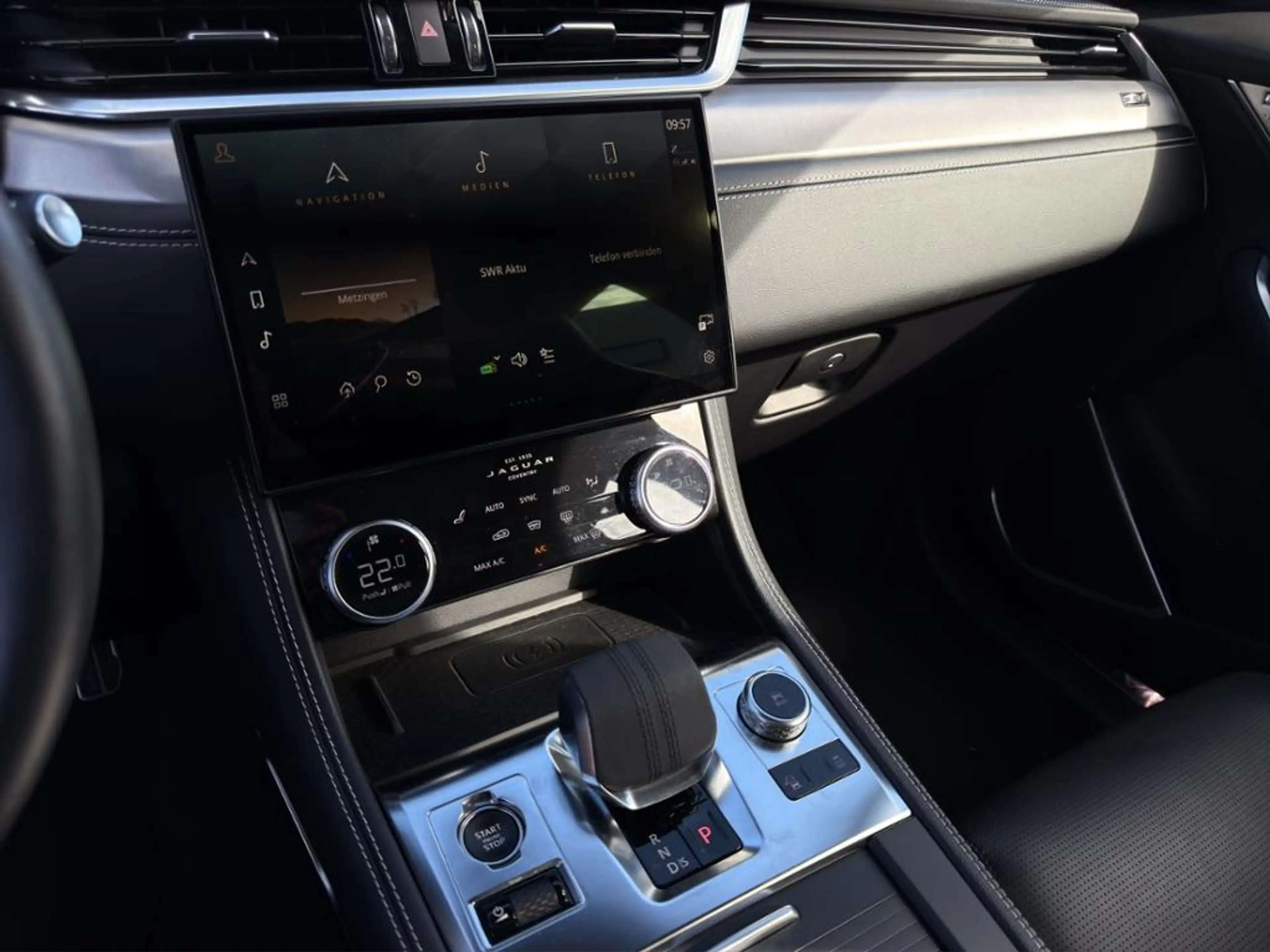 Jaguar F-Pace *Verkauf im Kundenauftrag!* — photo 13