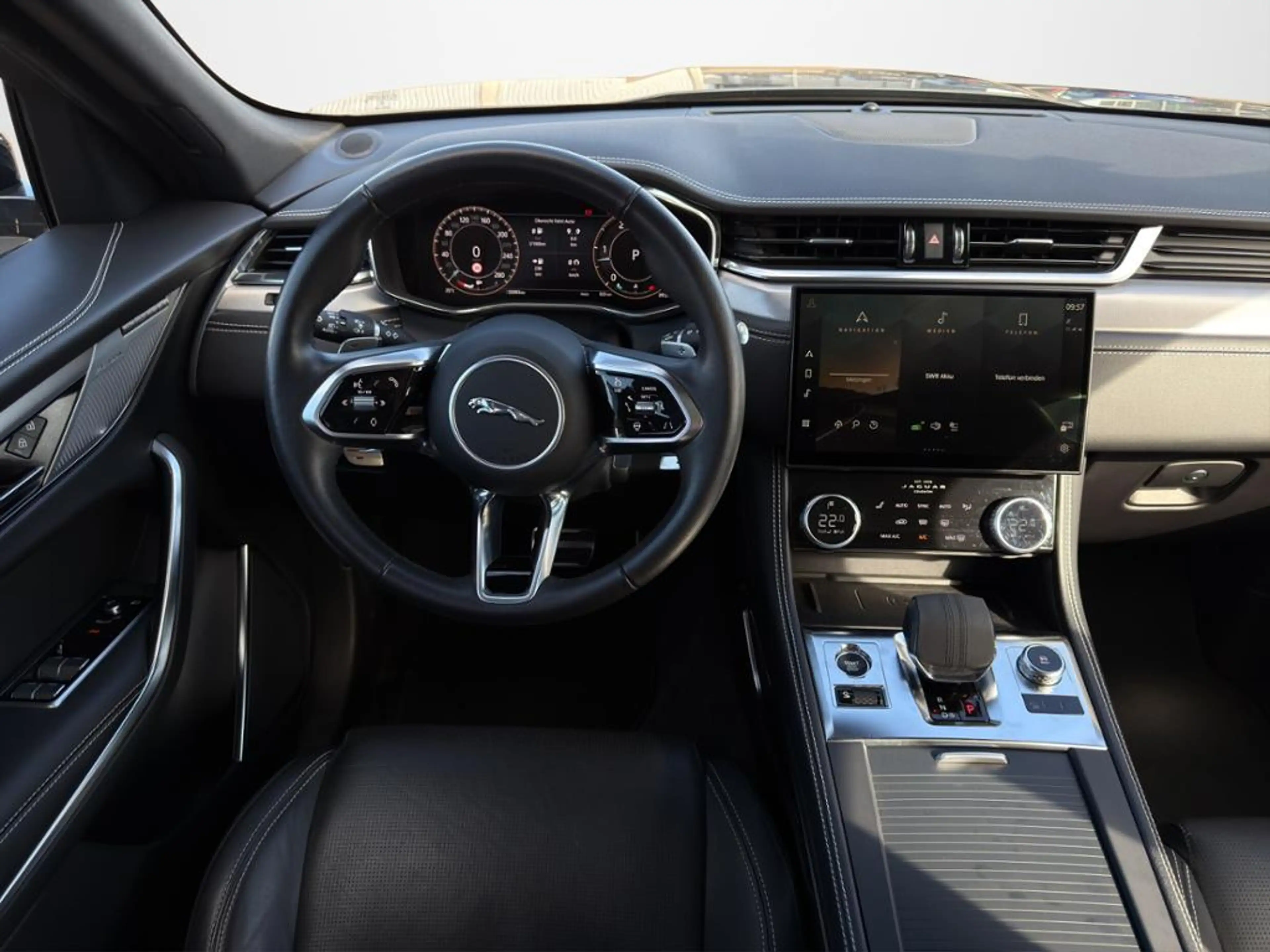 Jaguar F-Pace *Verkauf im Kundenauftrag!* — photo 11