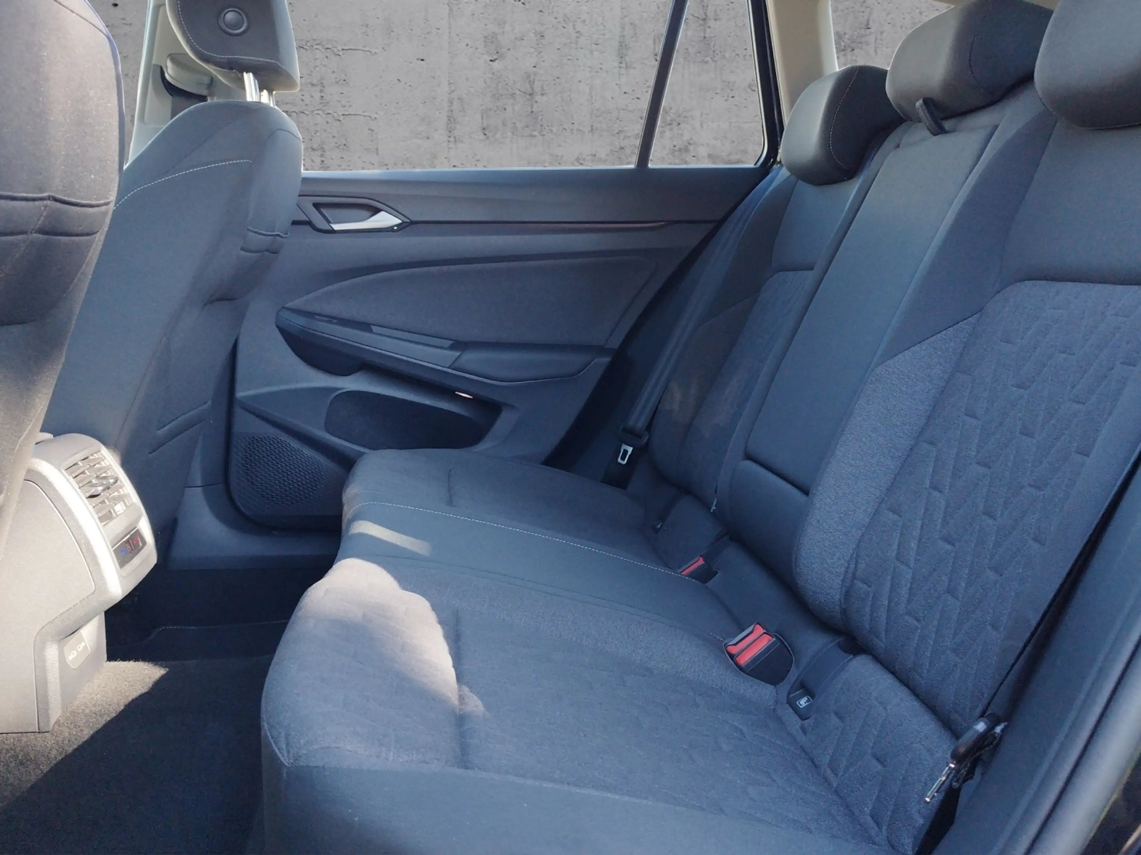 Volkswagen Golf Variant VIII Variant Life 1.5eTSI DSG 5JG/AHK/RFK/SHZ/LED — photo 11